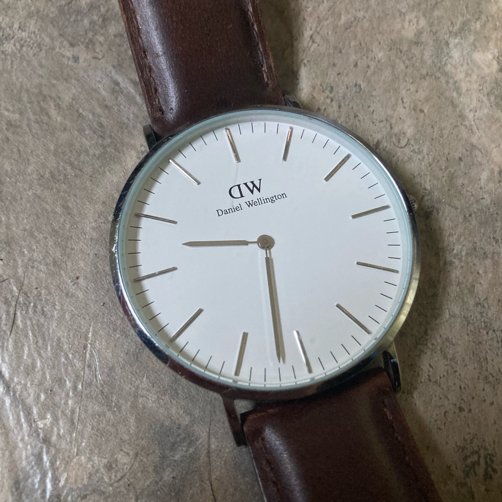 Daniel Wellington brown leather watch